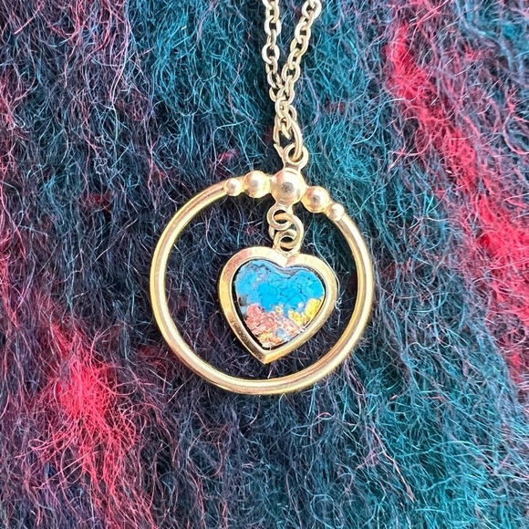 Heart delicate gold tone circle pendant necklace colorful turquoise colored bead - Picture 1 of 6